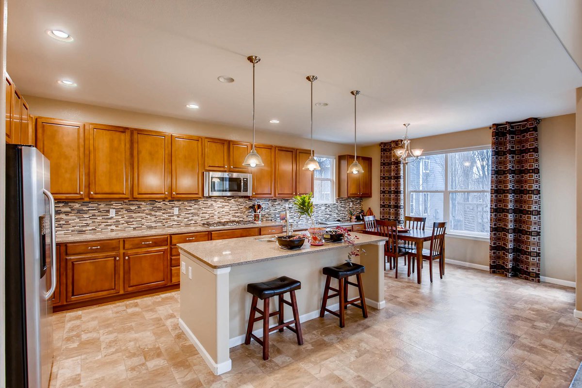 * OPEN HOUSE * Saturday, June 15th From 12-3 PM *
5 Bed, 4 Bath
5,129 Total Square Feet
Professionally Finished Basement
3 Car Attached Garage
Massive $40,000 Price Reduction - Now $589,900
Come Take a Look!!!!
ow.ly/xtTV50uEA93
#openhouse #thorntonhomeforsale