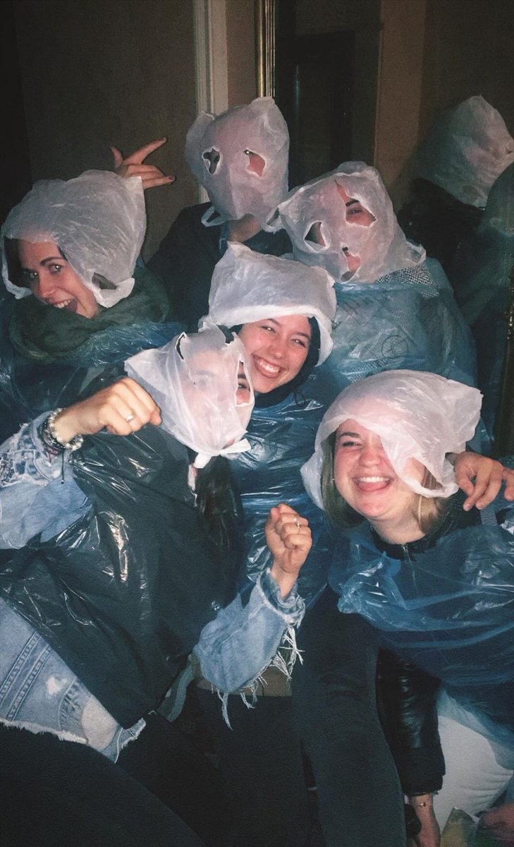 AitanaArruga's tweet photo. Volviendo un 15 junio en Gent, Belgium
El diluvio pintaba no poder con nosotras pero después de caminar 40 minutos así; hemos acabado chorreando. https://t.co/W3m9O1BhOg
