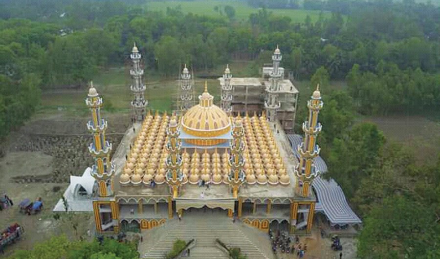 arabnews's tweet photo. With its 201 domes and the tallest concrete minaret in the world, this $13 million mosque draws visitors to the banks of Bangladesh’s Jhinai River. https://t.co/Ms2TO0HUl3 https://t.co/9kZ9qoM4P2