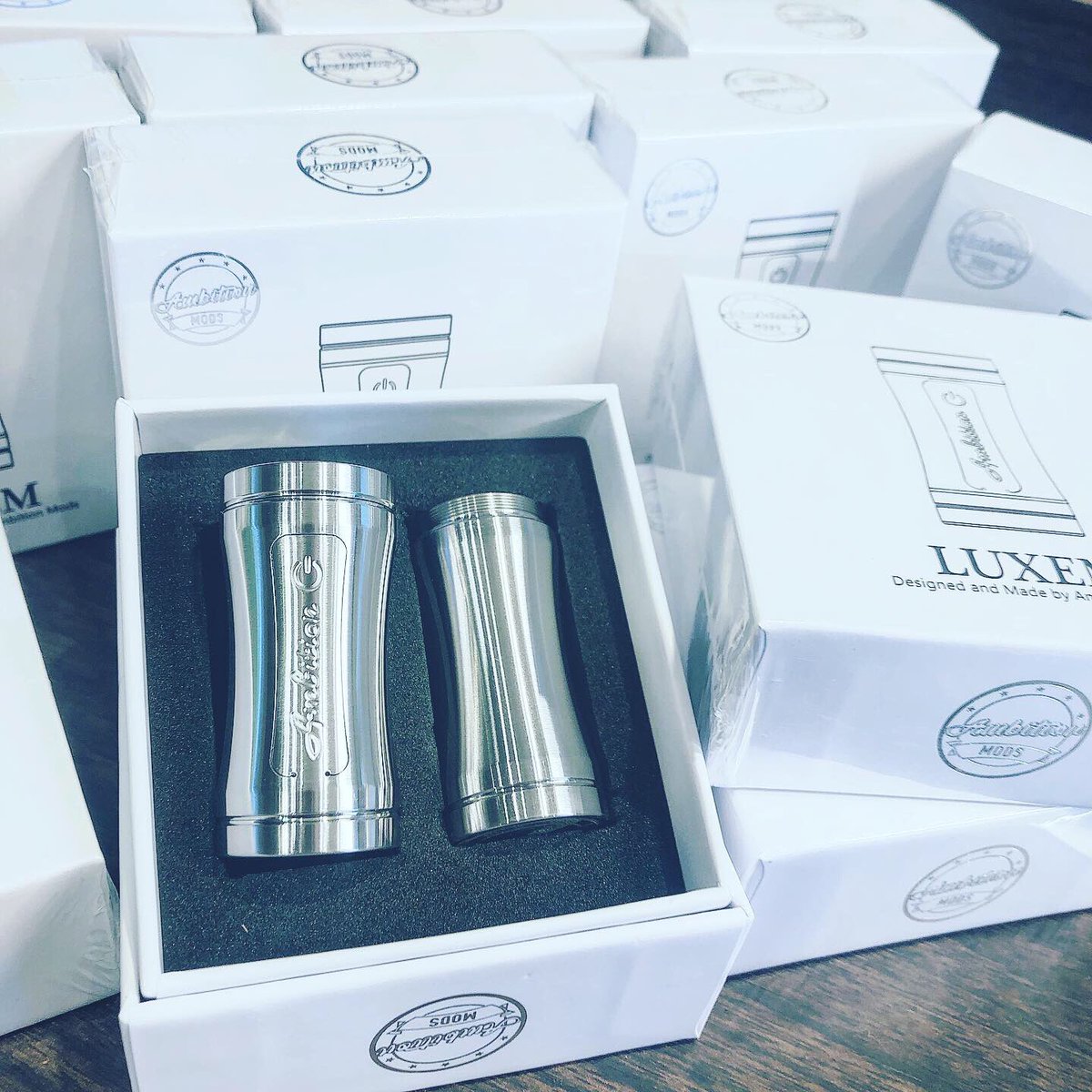vape_hokkaido's tweet photo. 本日より販売開始!
「LUXEM」は小さいだけじゃなくて品質も抜群に良いです!
#vape #電子タバコ #ベイプ #北海道 #札幌 #ベイホク #vape札幌 #vapesapporo #ambitionmods #luxem #18350mod #小さいは正義 #こういうタバコなんです
通販はこちら https://t.co/2F5F2yzxhD https://t.co/sJ6q097ZWV