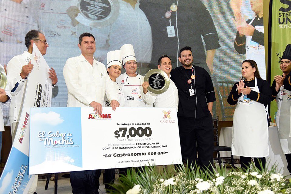 BillyChapmanMX's tweet photo. Contento por degustar la gastronomía local de alta calidad y si es por una buena causa ¡Mejor! 

#ElSaborDeLosMochis #TransformandoAhome https://t.co/w0DgxarAr8