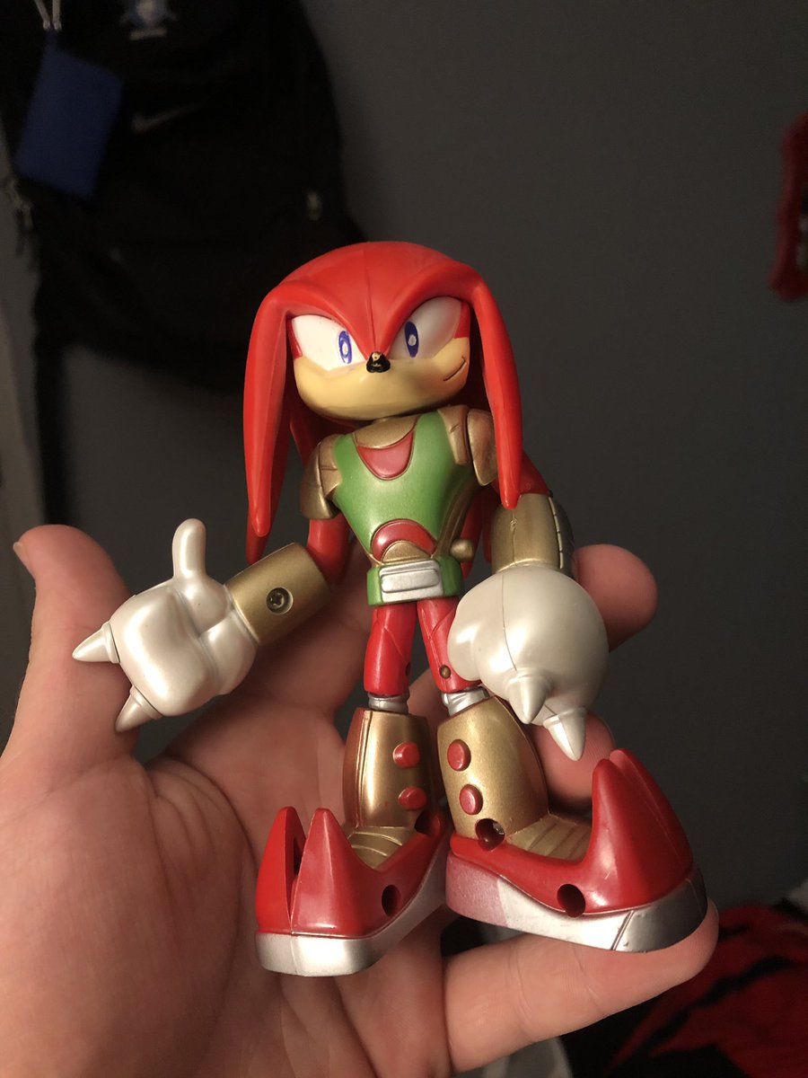 SonicLaughing's tweet photo. Anybody ever grab these action figures? I got them a VERY long time ago and they had armor and weird swords that I lost. LOL anyone remember what they were called? https://t.co/PJQtdJv0Ac