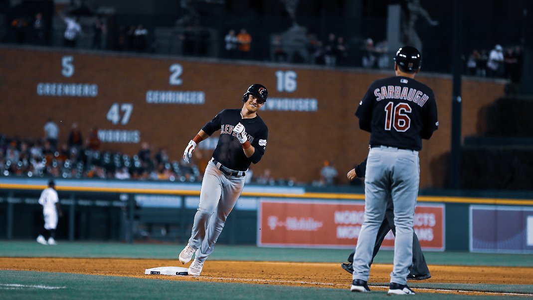 MLBStats's tweet photo. Shohei Ohtani &amp; @JakeBauers11 are the first players to hit for the cycle on consecutive days since Tris Speaker &amp; Chief Meyers (June 9-10, 1912). https://t.co/o7D4AMSpzV
