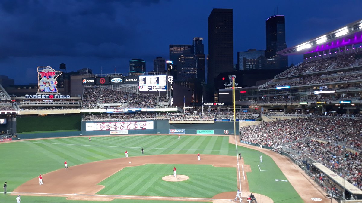 Ericinminny44's tweet photo. Spectacular views like this are why I'm glad the Minnesota Twins play in an open air ballpark.

#Trendytargetfield
#Postcardlike
@Twins 
@MLB https://t.co/5tA2TEI5RO