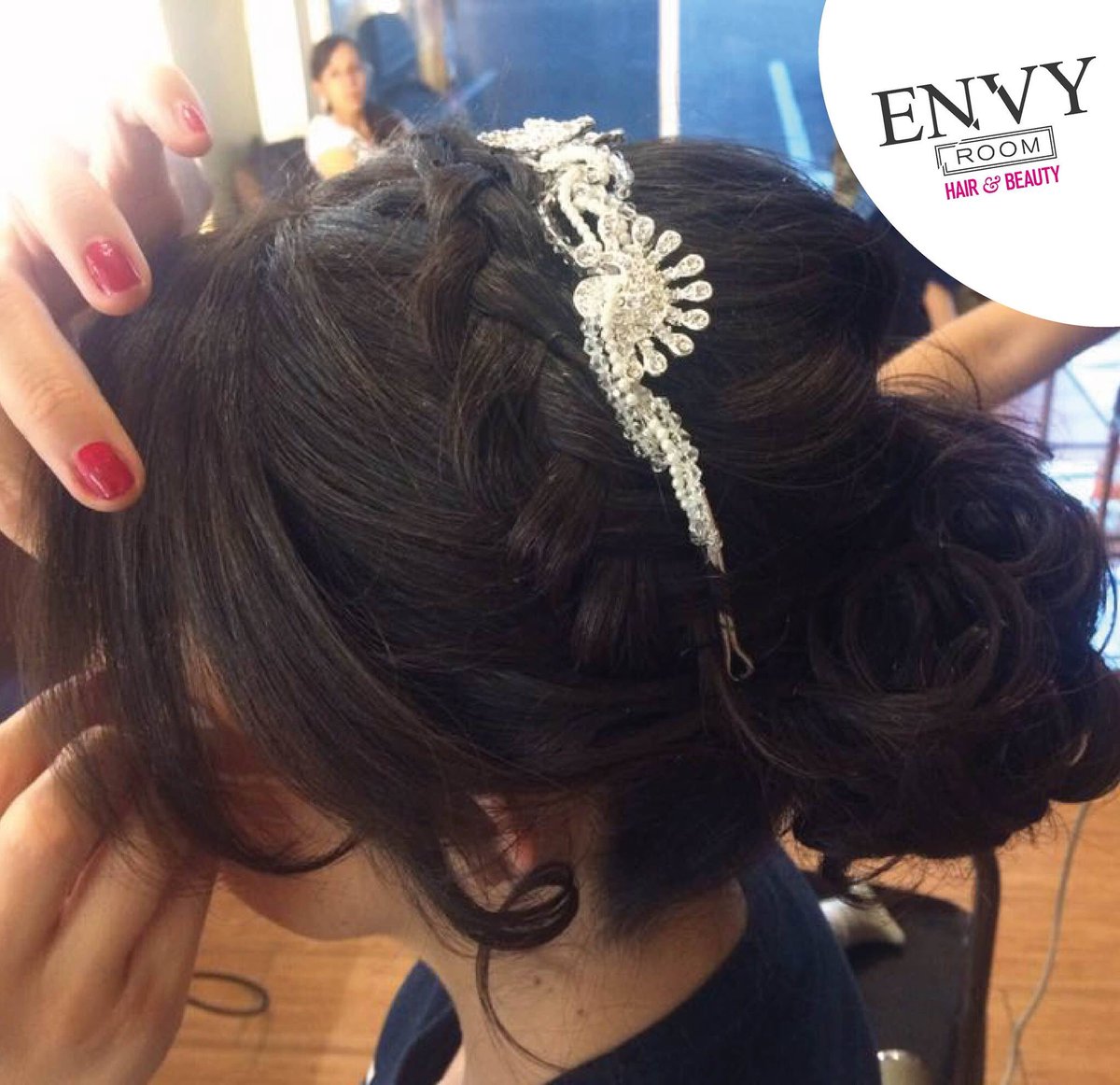 envymx's tweet photo. Los detalles sí importan y más cuando se trata de resaltar tu belleza. ¿Tienes un evento especial? Haz tu cita en #envyroom para peinado social. https://t.co/9jAqEOapHz