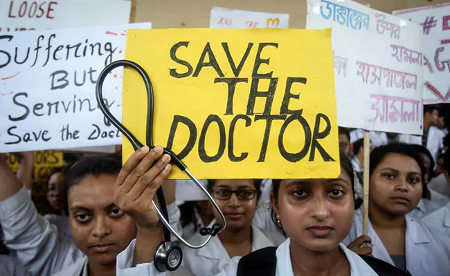ndtv's tweet photo. "We issue an ultimatum of 48 hours to West Bengal government to meet demands of the striking doctors there, failing which we would be forced to resort to indefinite strike at AIIMS": Resident Doctors Association, AIIMS (ANI)

For more information: https://t.co/no6xJjnP64 https://t.co/PqnnjZsoAK