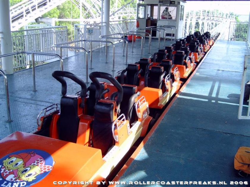 ジェットコ社会人 708k Twitter પર 日本国民のうちレオマワールド を知っている割合を100人に1人とすると 中国にそのパクリ園があった事を知っている割合は1000人に1人 更にそこに本家レオマと同型のミニコースターがあって しかもほとんどが日本製で かつ16年