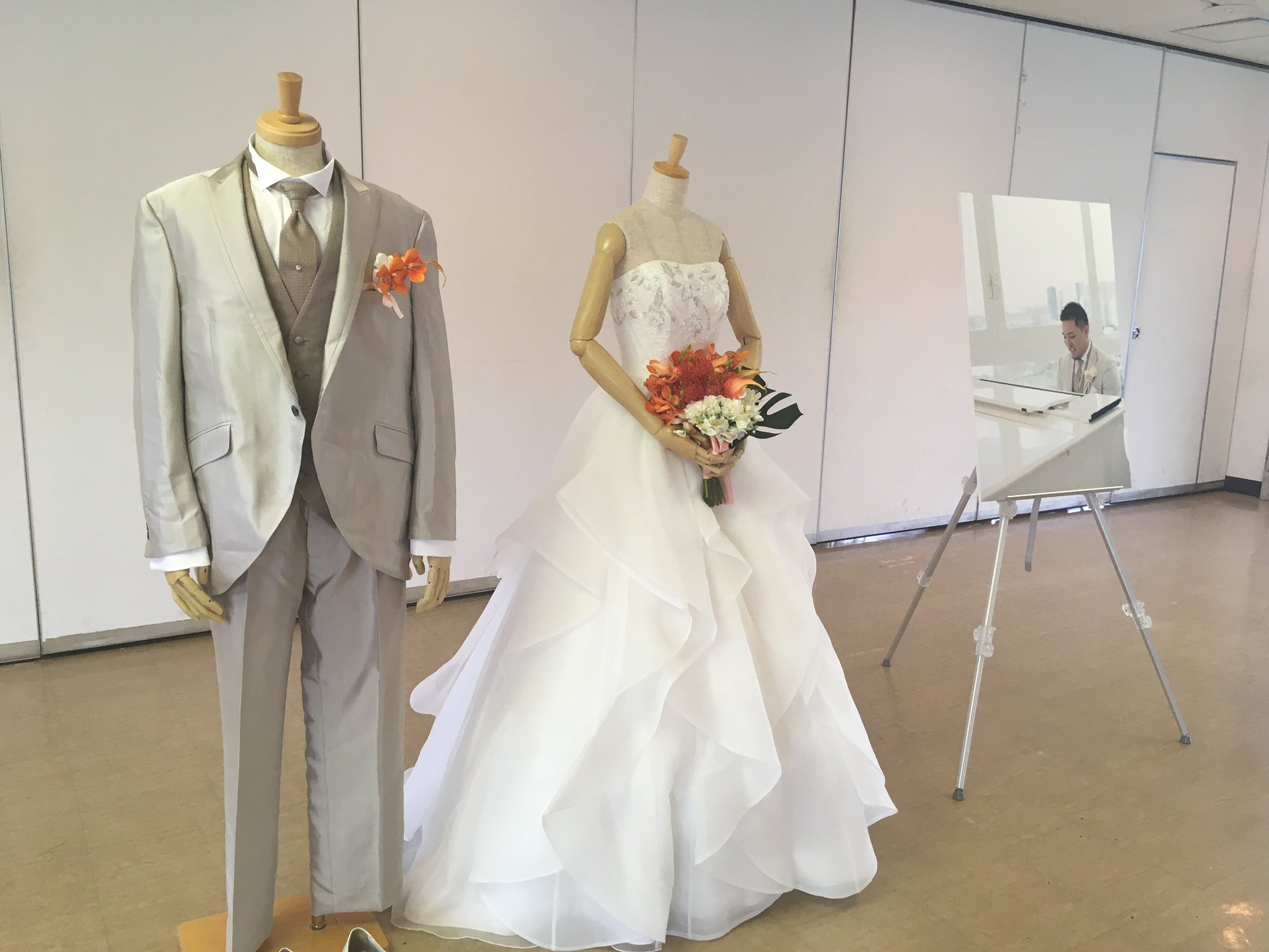 サンデーライオンズ Twitter પર 今日は ワタベウェディングリゾ婚day 山川穂高 選手夫妻が実際に挙式で着用した衣装や式の写真が今日限定で展示されます 場所は獅子ビル3fの宴会場 屋内展示のため じっくり見ても雨に濡れる心配がありません 球場に行く