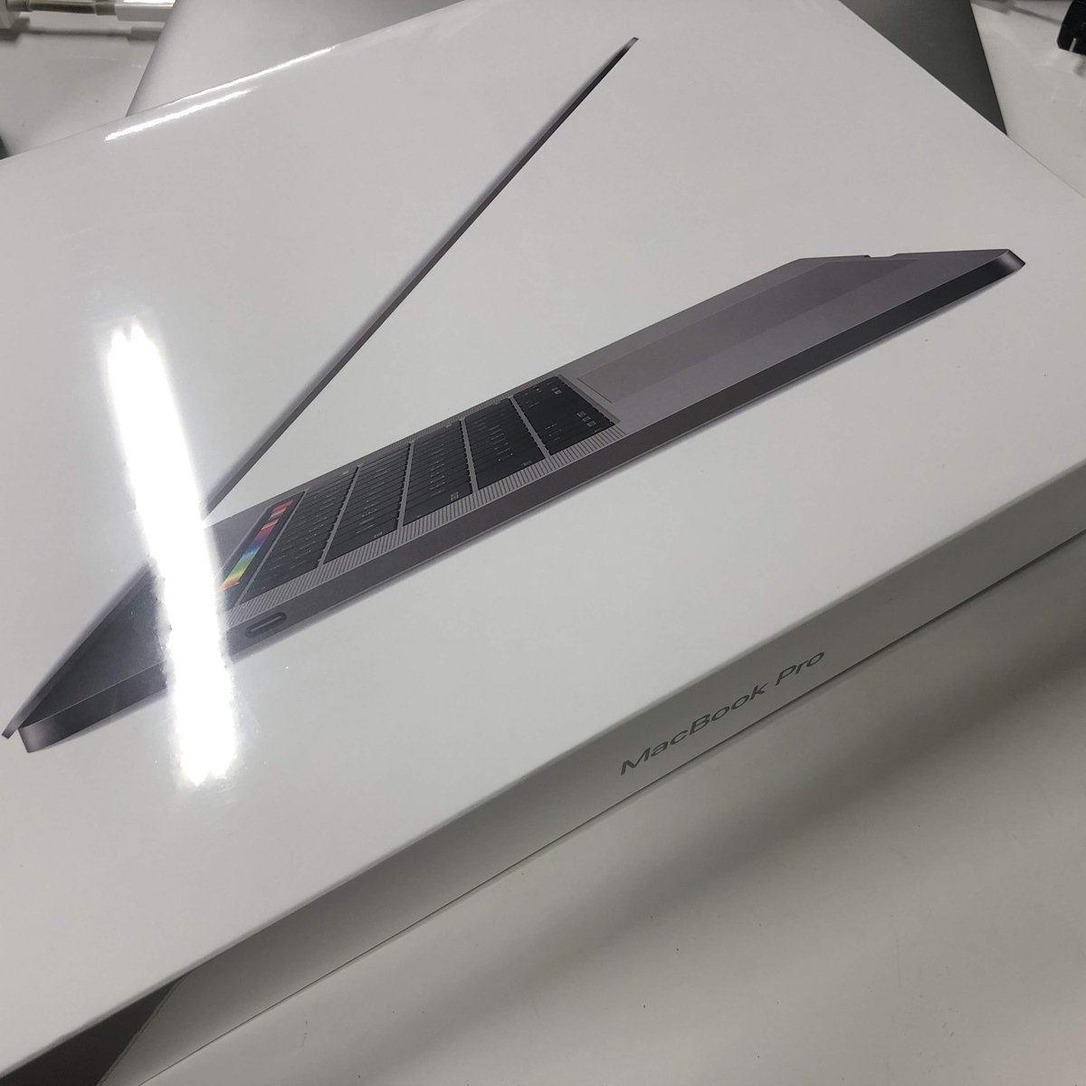 Teisanma's tweet image. 買っちった♪(*&apos;▽&apos;*)セッティング中… #MacBookPro2019 #Apple
