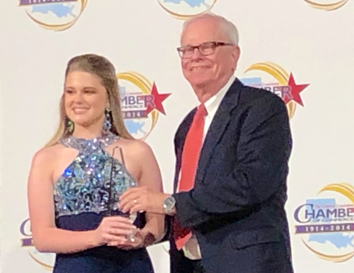 jimmysawtelle's tweet photo. Congratulations to @goCLTCC Contractors Ratcliff Construction taking home the @CenlaChamber #Bizzy2019 Award for‘@CrestIndustries Best Large Business’. Accepting the award was Robert Ratcliff, Sr. #DowntownIsTheCampus https://t.co/ZDr5NH3wjl