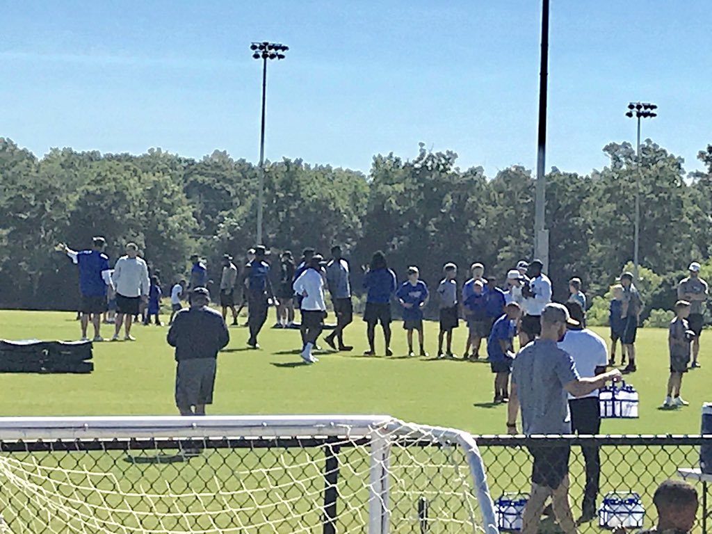bugynyte1906's tweet photo. @fhsfalcons1 Football Coach @CoachHesterFB, his coaches and players are hosting a youth youth football camp at the @cityoflorenceal Sportsplex.  #fclearn #yoursystemourcommunityoneflorence #hardworkpaysoff https://t.co/NKbAPUpxHL