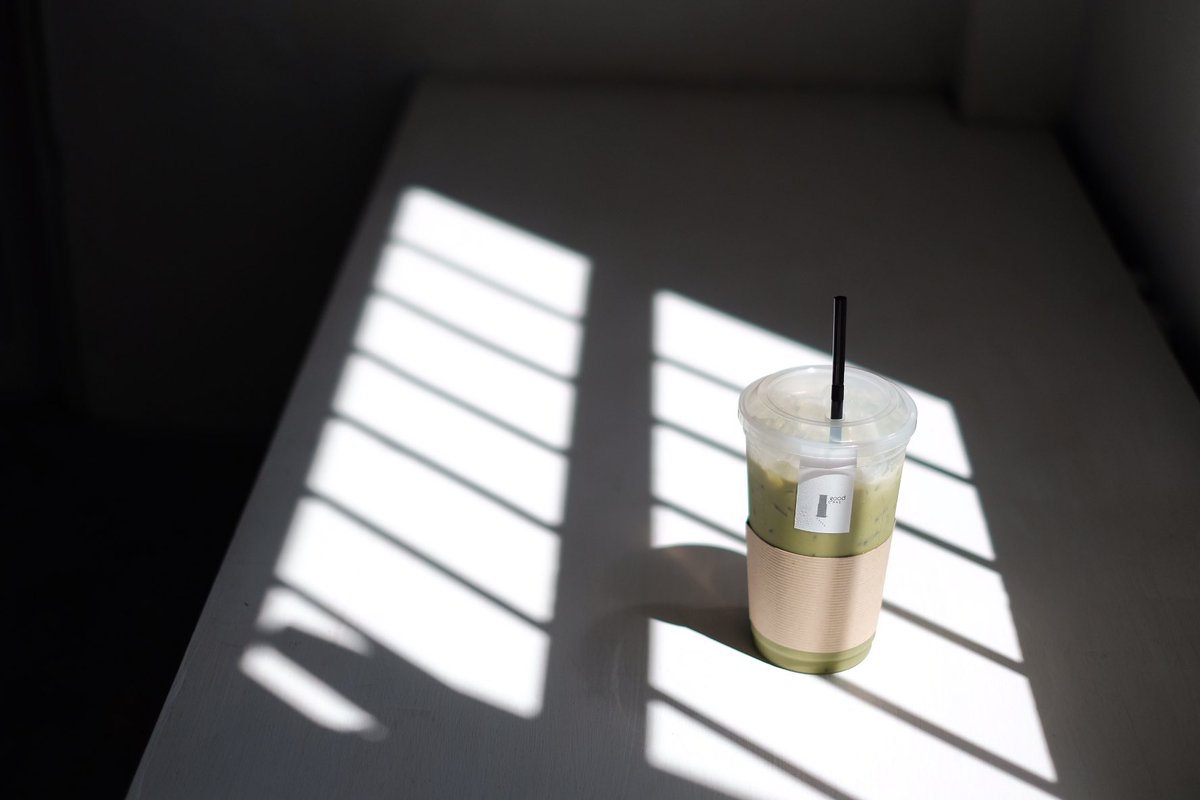 eveningggg_'s tweet image. แดดจางๆ และชา นี่คือ 1 ใน 25 แก้วต่อวัน #goodcake #รีวิวลำปาง