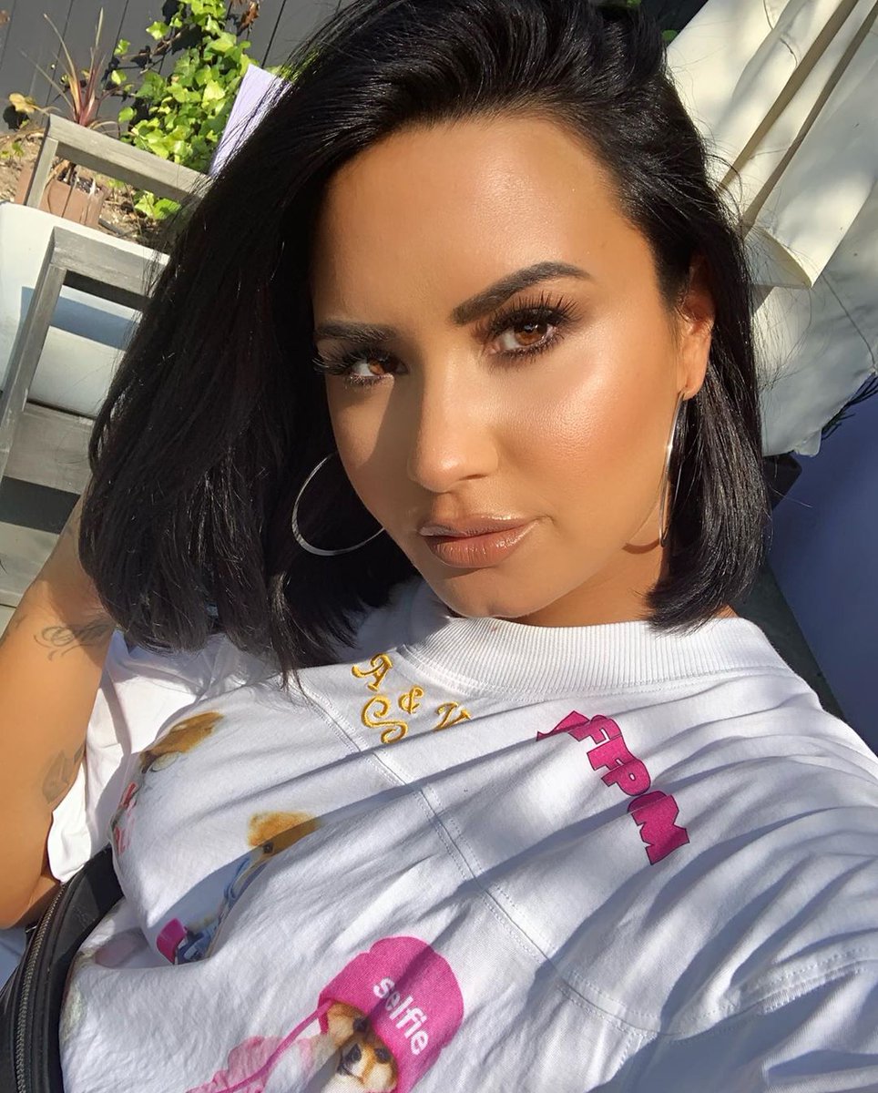 ddlovato_DLR's tweet photo. Dog lady 🐶💖 https://t.co/D5at4CyazT
