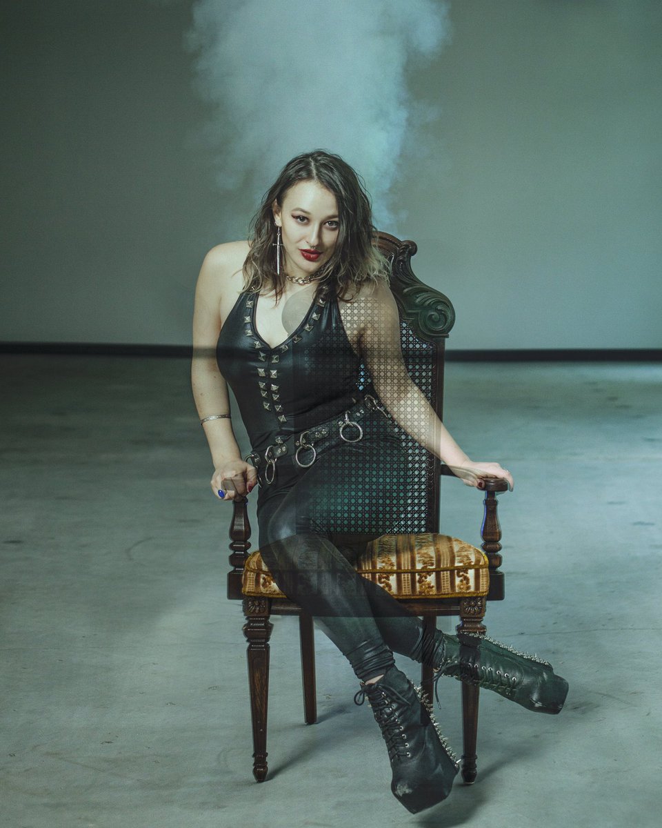 deathtrackdolls's tweet image. Be it a derby team or a slice of pizza dropped on the floor, she’ll resurrect it and give it a second life. Spicier and deadlier than a ghost chili pepper, it’s ANDROID
Photo:Ashlea Wessel Photo + Motion
#toderby #DolltheWay #pizzaslut #nugget #moxiskateteam #rollerskater #skate