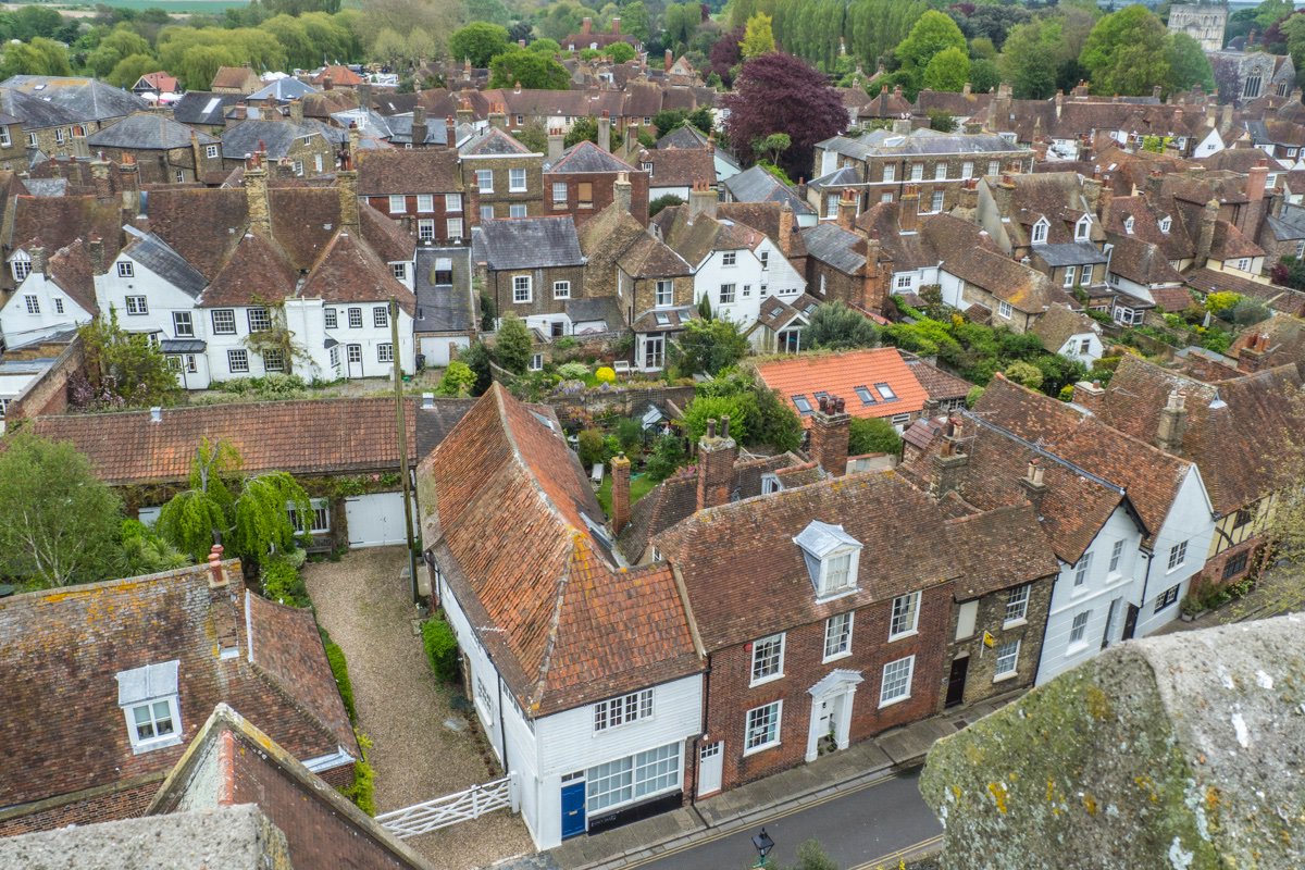ValeryCollins's tweet photo. #travel #blog #travelblogger #holidays #explore #wanderlusturing once a great #medievalport #Sandwich on the #RiverStour in #Kent was mothballed when its river silted up - visit this historic treasure – listen to the #curfewbell – walk the #townwalls visit #SalutationGardens https://t.co/QPPcyoOPRw