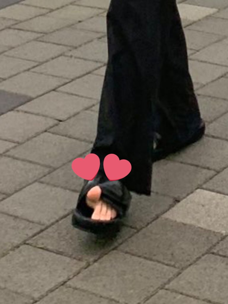 CHAM7003's tweet photo. @BTS_twt 발가락ㅋㅋㅋㅋ귀여워요 ㅋㅋㅋㅋㅋ💗💗💗 https://t.co/eYuabq29QO