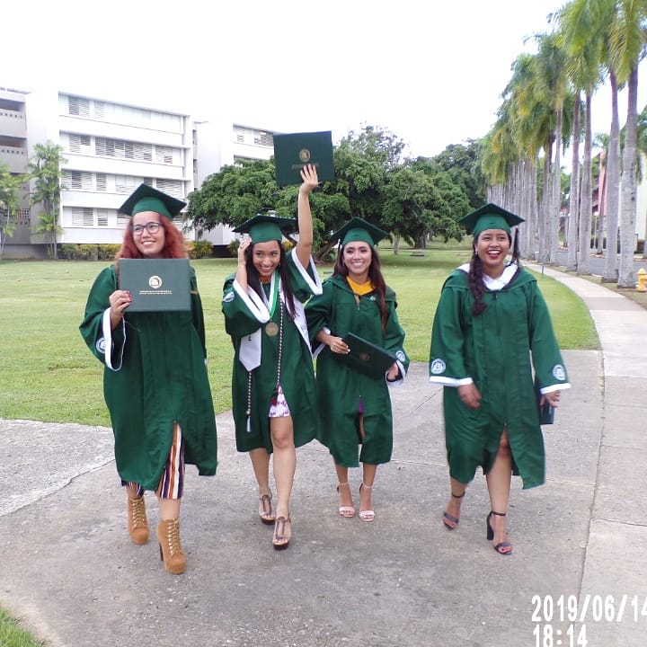 sharleen__95's tweet photo. Love you guys. Thanks for always being there on this crazy rollercoaster called college.🖤😘 @ Colegio de Mayaguez UPRM

#GradRUM106 #GradRUM19 #Grad19 https://t.co/JlzOpt7qk7