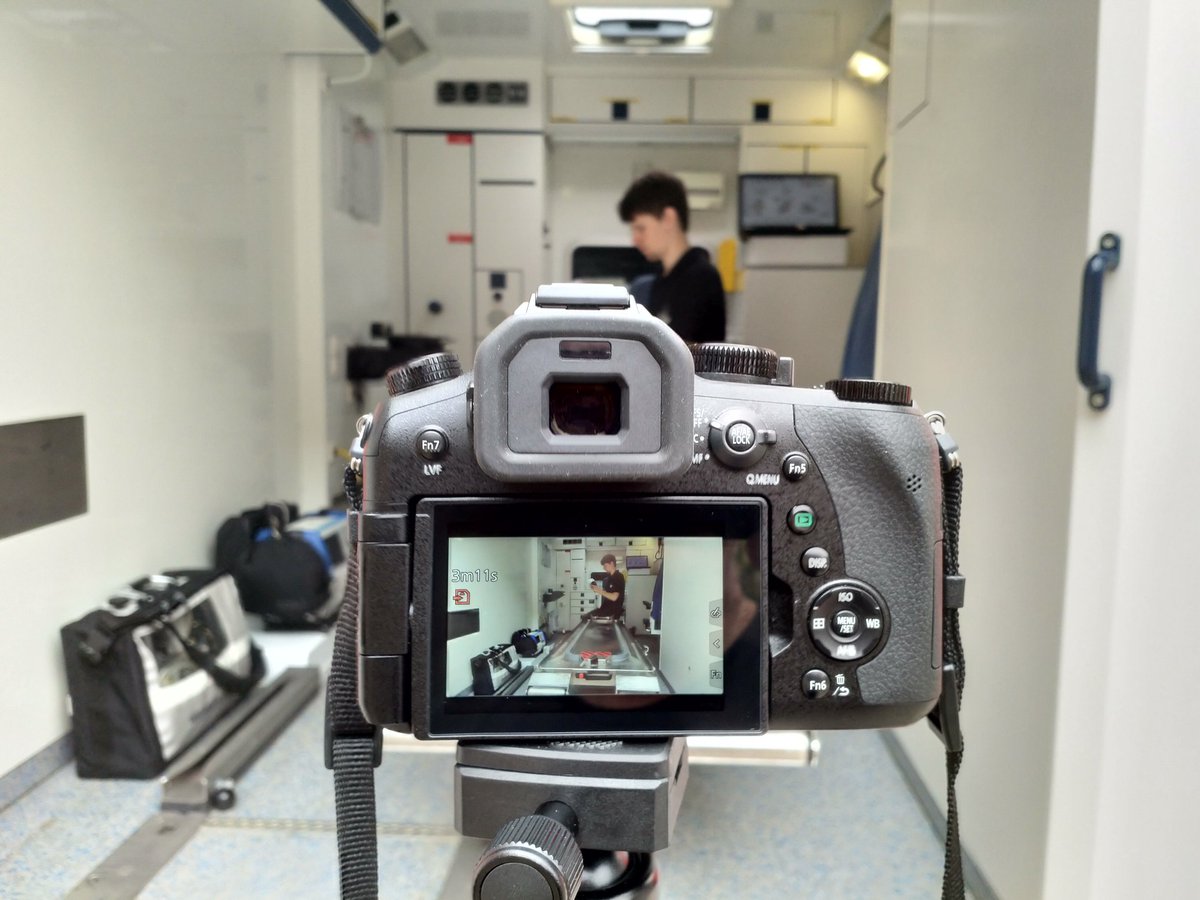 AusbildungmitVR's tweet photo. @ChrisVRsafe bei der Arbeit für #Ausbildung mit #VR beim @DRK_KV_Herford
Take 5 von gefühlten 100*...
Aufnahmen des #DRK #RTW cm für cm mit normaler digitaler Fotografie + #3D #VR180
#VRsafe #digitalengagiert für @Digital_im_DRK @drklvwl
#Ehrenamt stärken #GemeinsamWirken https://t.co/SGdl7zTiBi