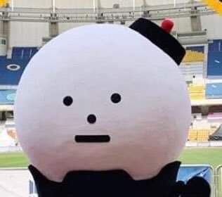 GreyPark2's tweet photo. ARMY bomb look so shookt and creep because she got traumatized by the shit that happened to her lately. She aint trusting yall no more.
#5THMUSTERINBUSAN https://t.co/zNnEM64YWq