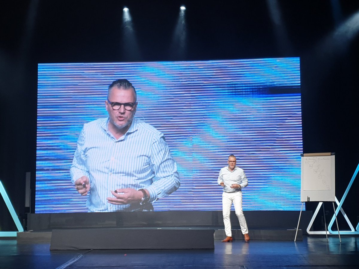 juth's tweet image. Better business value earlier to the market by:
- Avoiding misunderstandings
- Avoiding redundancy
- Avoiding delay

Arie Van Bennekum
Co-Author Agile Manifesto

#BeyondAgile #Agile