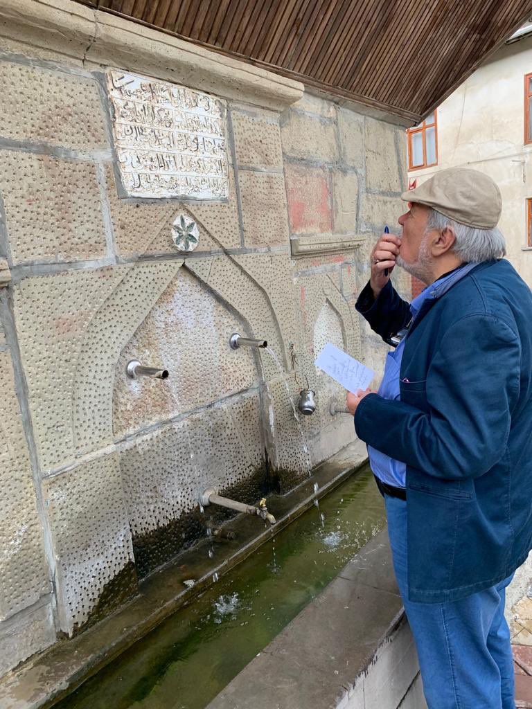 Matematik, müzik, fen bilimleri, tarih ve edebiyat gibi dalların seçimlik olmaya ve gençlerin eğitim hayatında birkaç yıl bile olsa programdan çıkarılmaya tahammülü yoktur. Düpedüz yarım yamalak insanlar ortaya çıkar. 
Fotoğraf: İskilip, Çorum