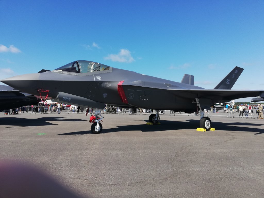 NakkiPakki's tweet photo. F-35 on viidennen sukupolven suihkuhävittäjä✈️ https://t.co/VAYD4Trujf
