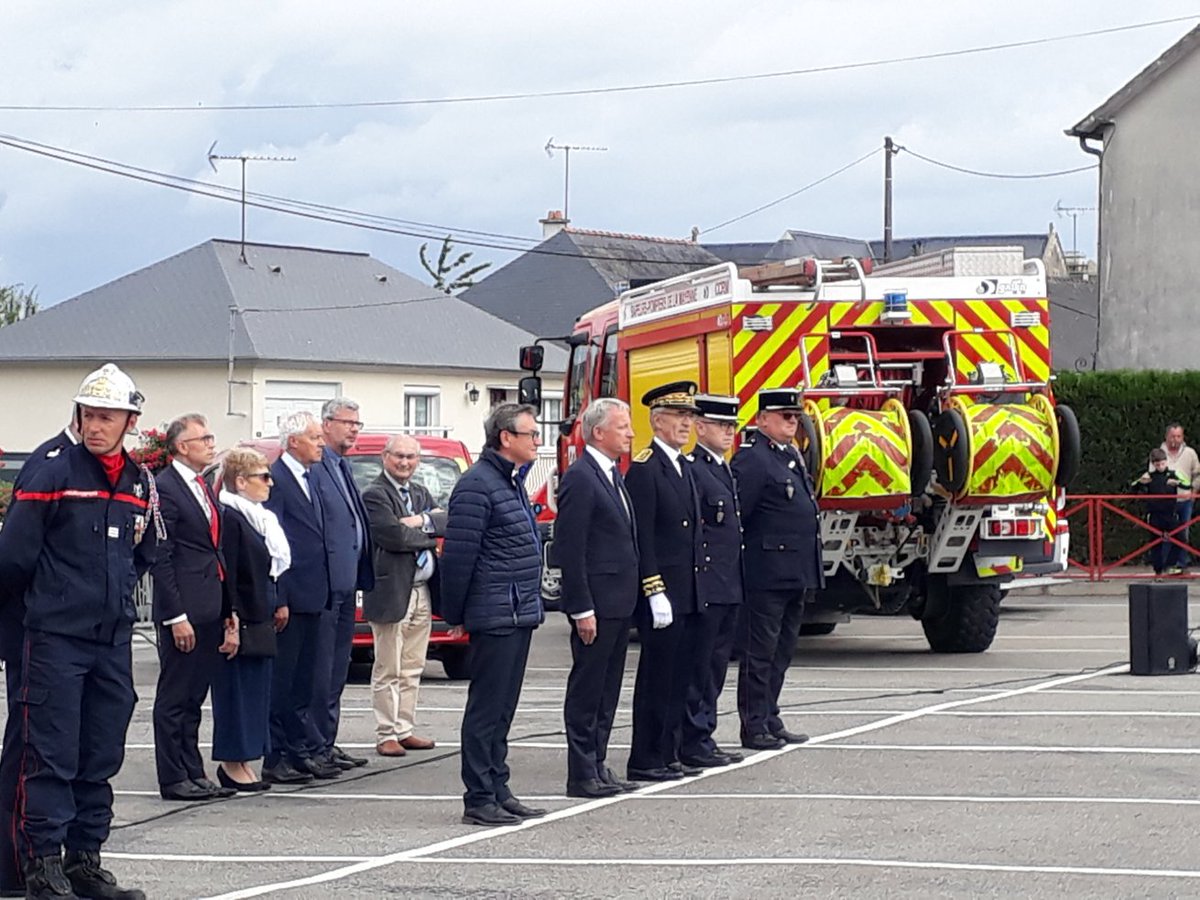 baretnath's tweet photo. A l occasion de la journée nationale des #sapeurs-pompiers, une cérémonie départementale a eu lieu à #Cosselevivien ce matin en présence de @Prefet53 , @olivierrichefou , @clangouet2017 , @sdis53, @CadetsSecCivCos https://t.co/bAymuCY873