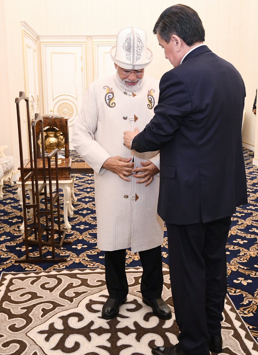 In Bishkek, President Jeenbekov presented PM @narendramodi a Kalpak, the traditional Kyrgyz hat, a Chapan, a traditional coat from Kyrgyzstan and a Samovar, a container to heat or boil water. 

PM Modi is grateful to President Jeenbekov for this gesture.
