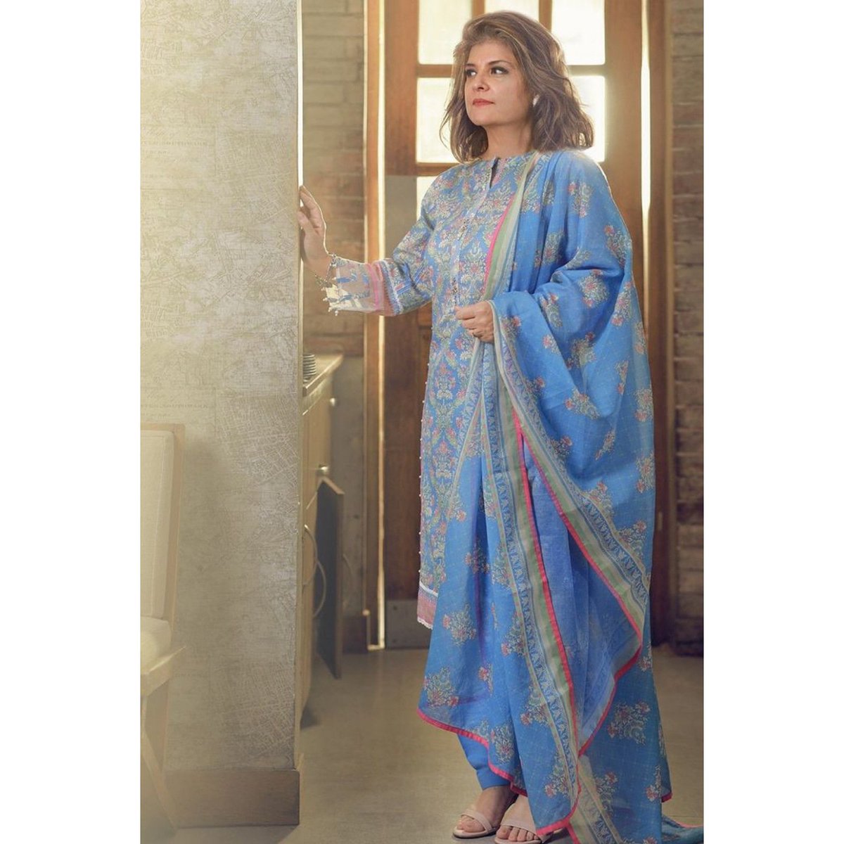 The sky wears blue so as I am wearing BLUE 😉
#feelingblue