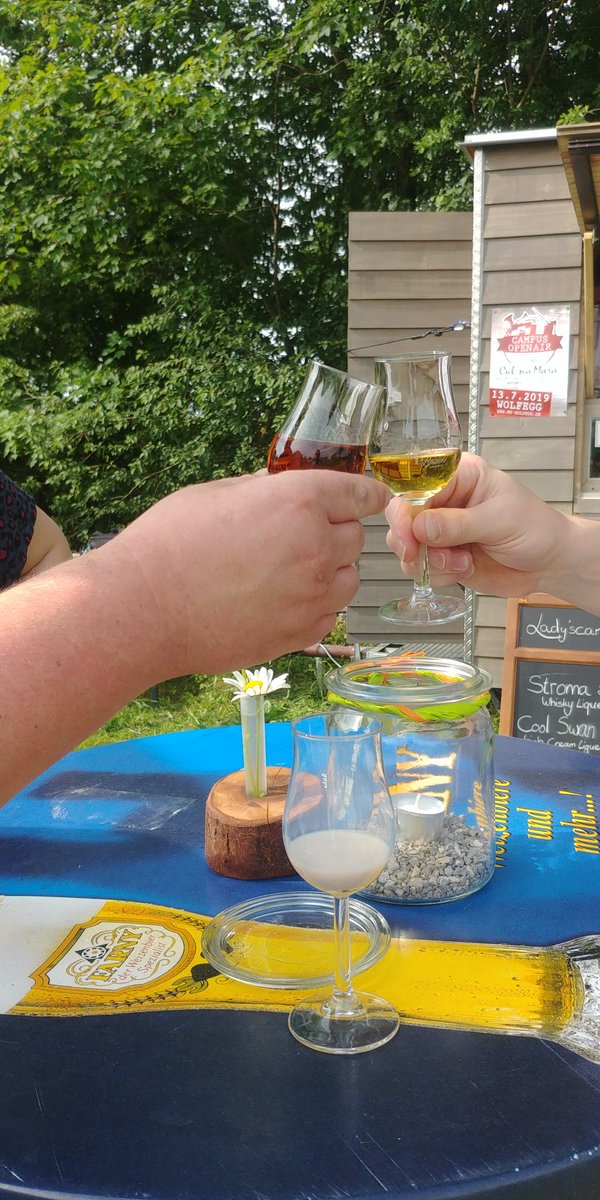 Leonidenregen's tweet photo. Schönen Tag gestern gehabt! Slainte! #FolkImAllgäu #TheOReillysAndThePaddyhats #MatchingTies #Mainfelt https://t.co/i9FrvfpfT7