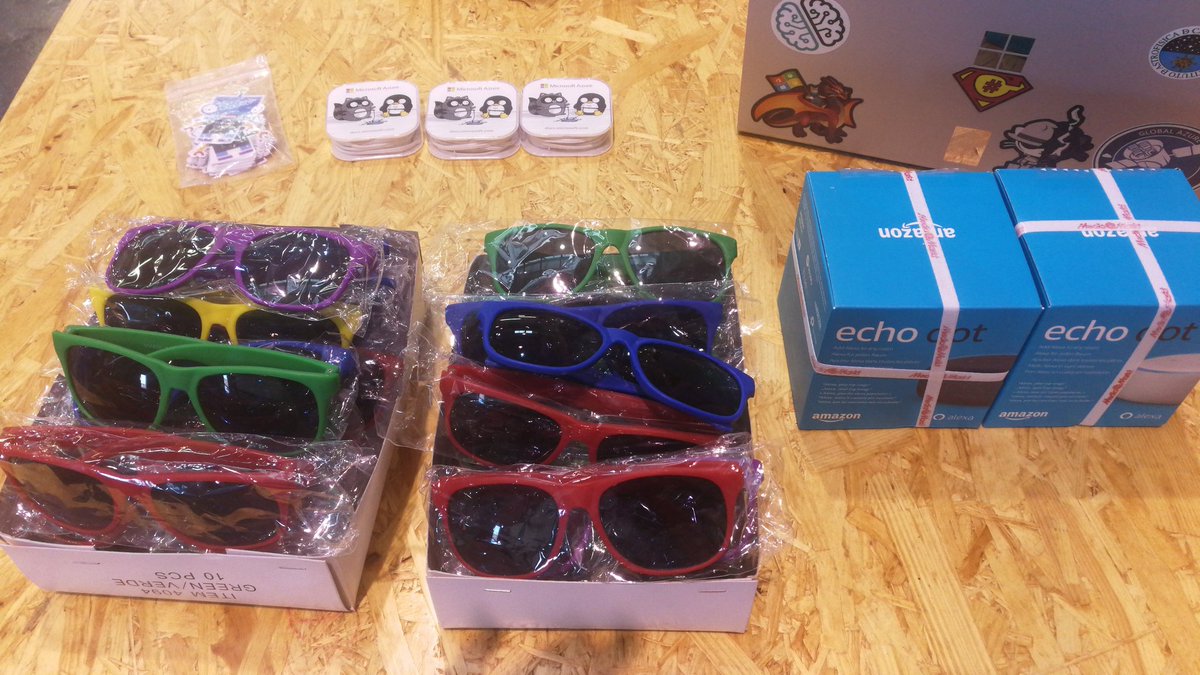 saintwukong's tweet photo. Regalcos preparados para #GDBCES #GDBC #GlobalDevopsBootcamp en SC de Tenerife @GdbcE @gdevopsbc Dar las gracias a @INtechTenerife por permitirlos hacerlo en las instalaciones de la dársena https://t.co/axprV7y60b