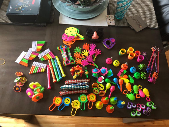 AmybentonL's tweet photo. Weekend coming~
Our toys save time &amp; energy for PARENTS and TEACHERS: Solve the difficulty in collecting small toys or prizes for kids birthday party and prize box.

https://t.co/XsqswmqeVS

#party #toddler #toys https://t.co/riIsnBwNDx