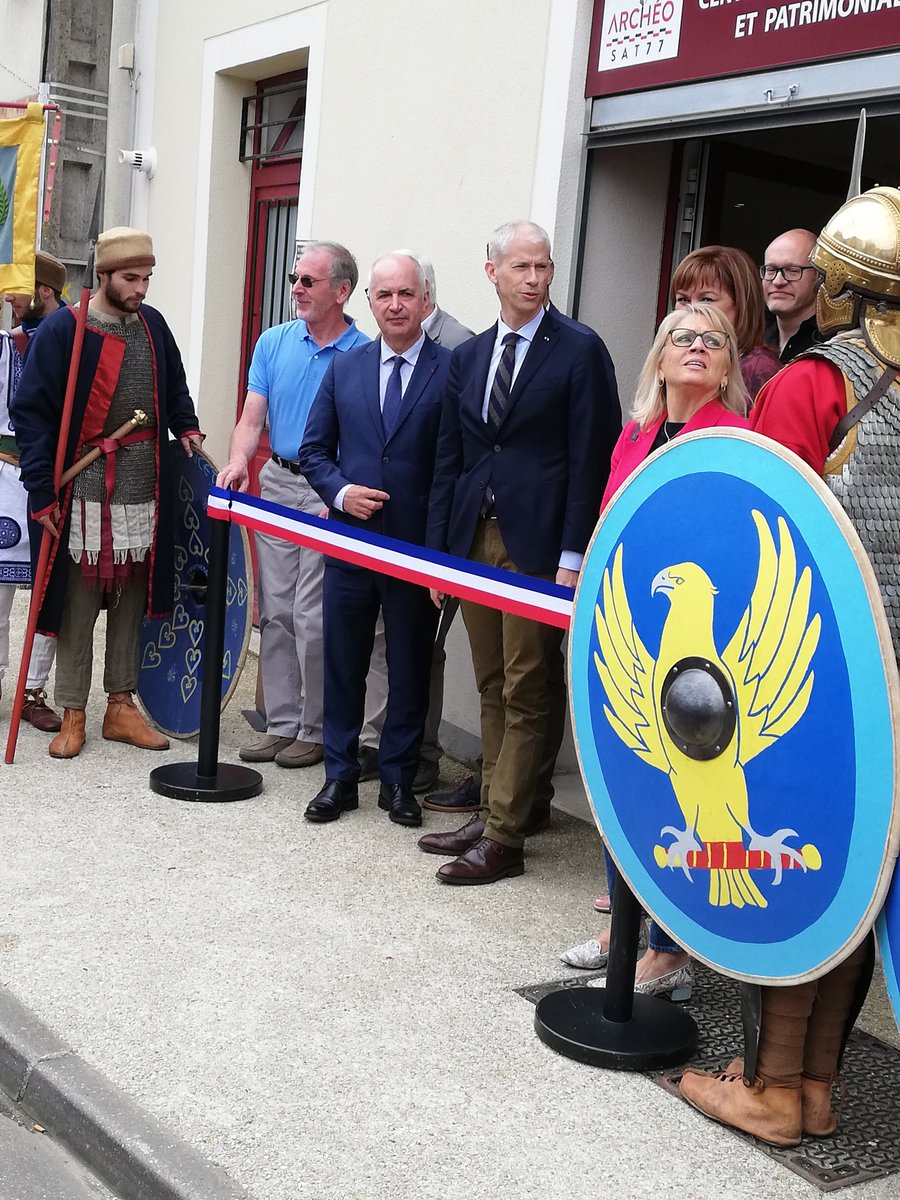Inauguration d'ARCHÉO-SAT77. Nouveau Centre Archéologique et Patrimonial à Touquin. Merci à <a href="/franckriester/">Franck Riester</a>, ministre de la culture et <a href="/GarciaDInrap/">Dominique Garcia</a>, président de l'Inrap d'avoir participer à l'ouverture officielle @inrap #JNA19 #archeologie
