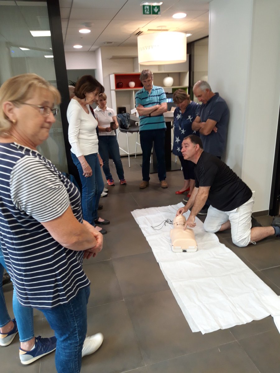 Melchioretto69's tweet photo. Initiation aux gestes de premiers secours pour nos sociétaires de la caisse locale de Trevoux/Jassans #moisdel'assuranceetdelaprevention#journeedusocietariat https://t.co/8ruNxXvyq8