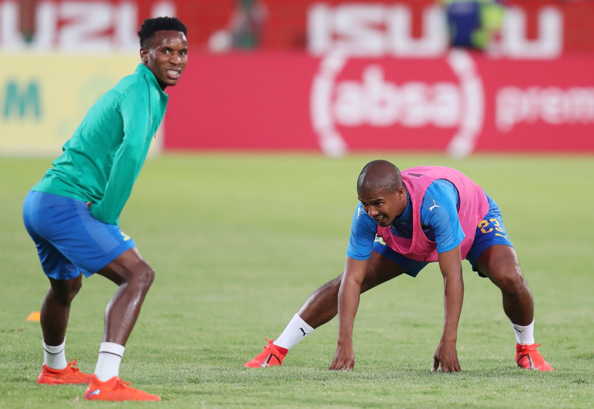Masandawana's tweet photo. Warming up for this long weekend like💪😉👆

#Sundowns #ForeverYellow https://t.co/qmfdFiY22l