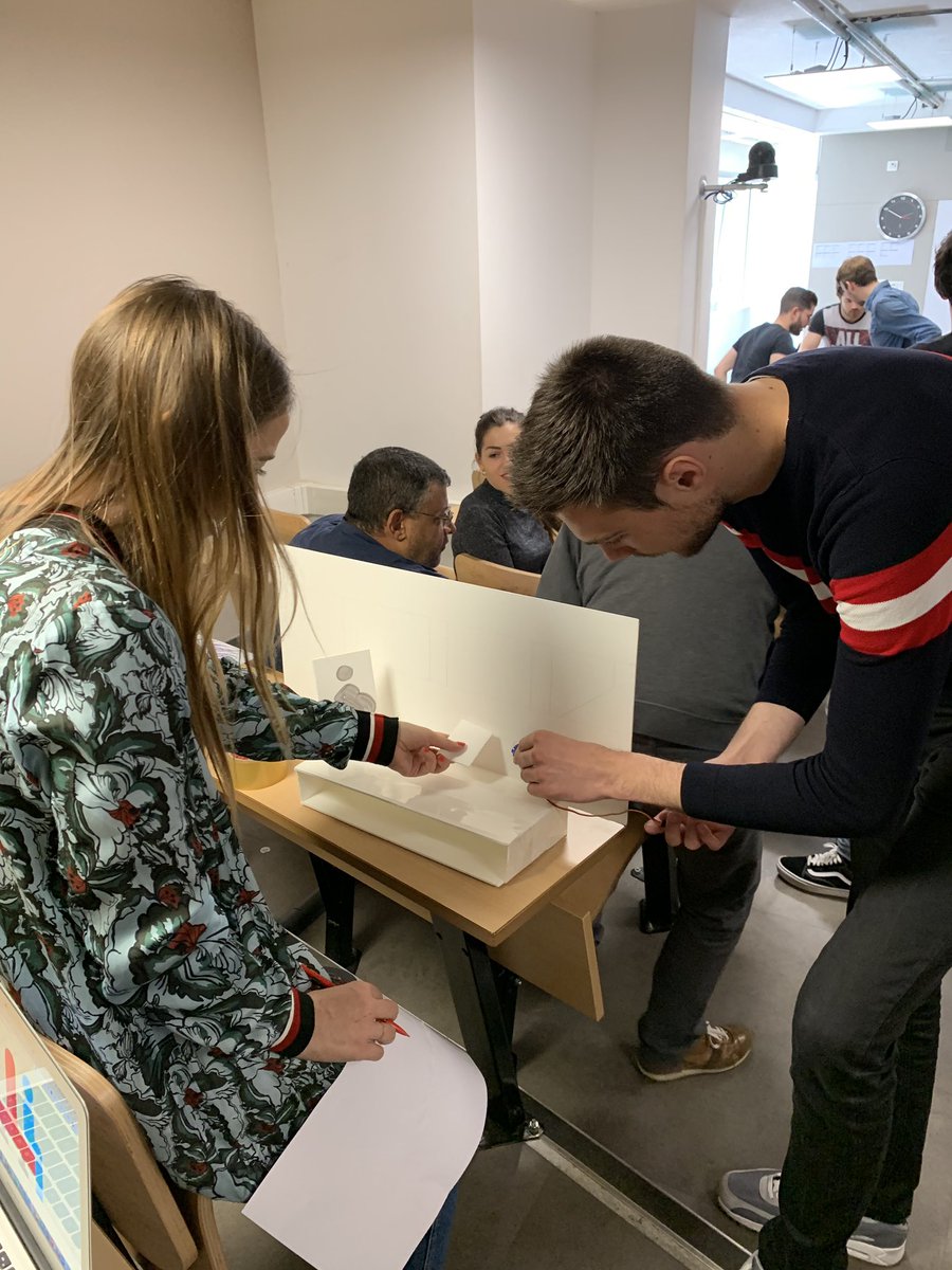 Equipe103's tweet photo. Pour aider autrui, il faut être capable d’écouter profondément et avec compassion. #PSBHACK2019 https://t.co/ACVupOQGlZ