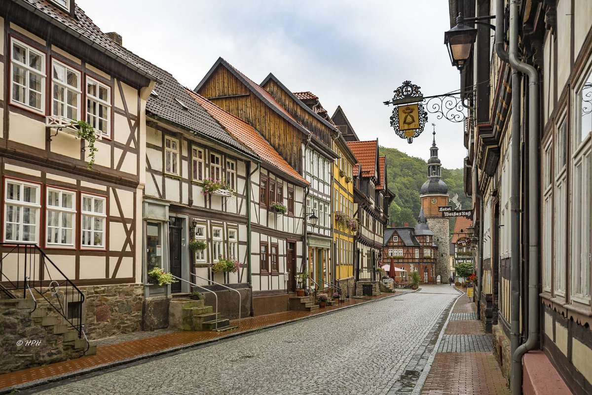 places_2's tweet photo. #Stolberg is a town in North Rhine-Westphalia, #Germany. It has a long history as an industrial town and belongs to the district #Aachen and the lower district court of Eschweiler.
#stolbergcastle https://t.co/CDsFpLOGA0