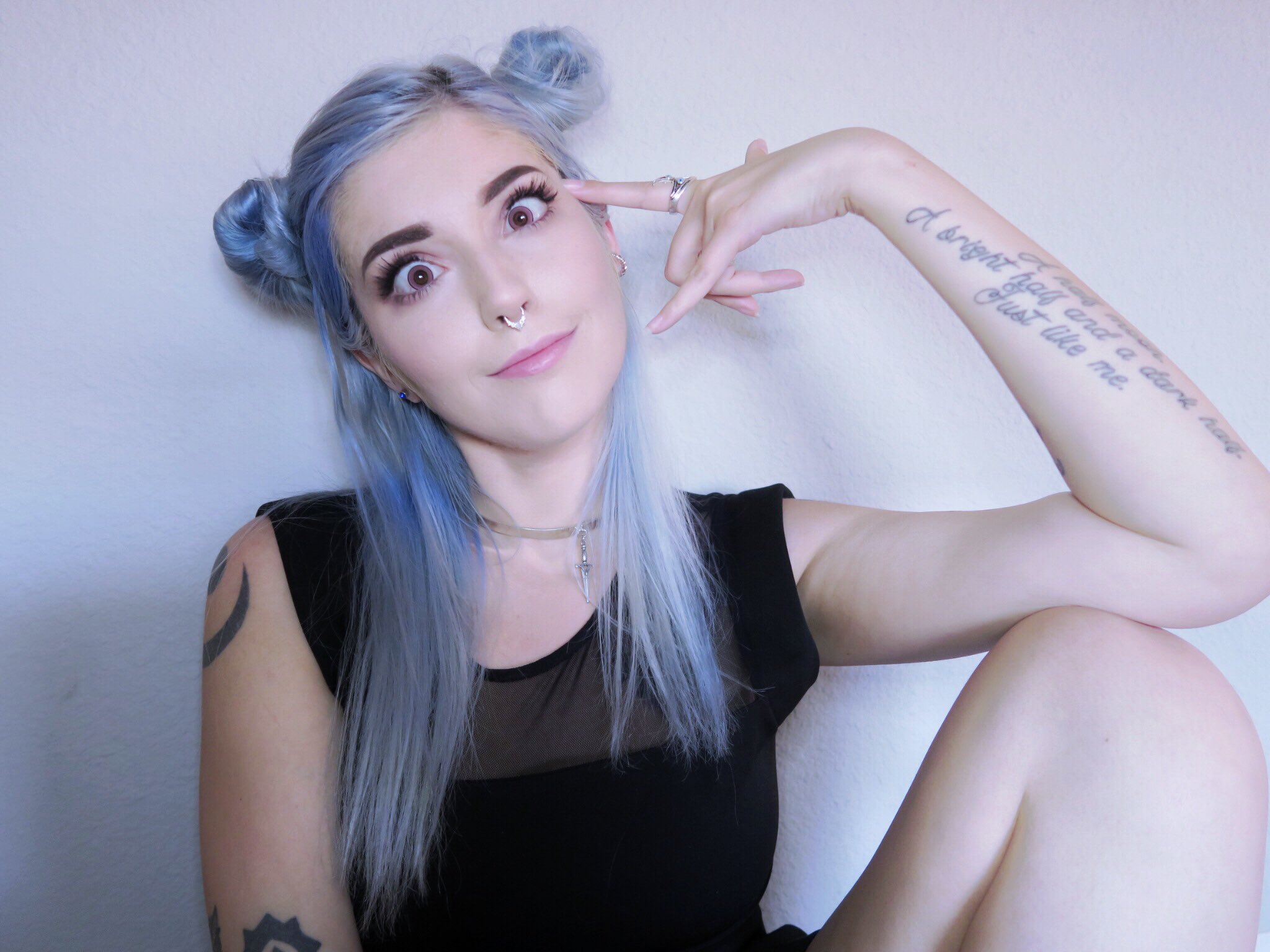 Mooncaller Leda Muir on X: "♾ static ♾ https://t.co/KJhDyLynKN" / X
