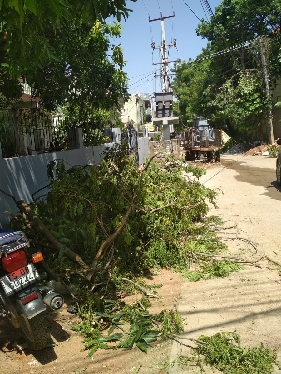 VBAwesome's tweet photo. @TsspdclCorporat This isn't a technical problem. Its all over Brindavan Colony, Sainikpuri. Adding more pictures. https://t.co/hb94pGVBp4