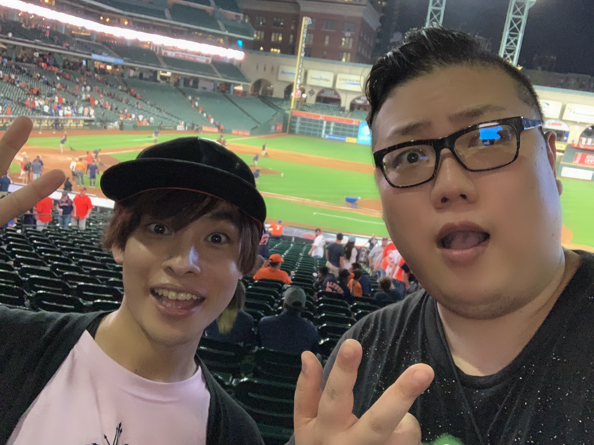 川村竜 On Twitter アニメ 鬼平 で一緒にお仕事させて頂いた忠吾役の岡本信彦さんも一緒に観戦 試合終わったから帰ろうと思ったら花火がある事を教えてくれました いい人 顔の大きさの差は触れるべからず Https T Co 1evfqis0si Twitter