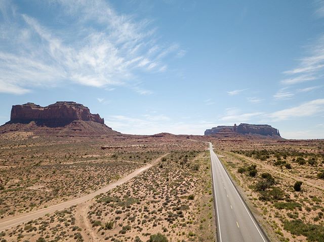 Joolzephoto's tweet photo. Got to fly the drone in this beautiful place 😁 #arizona #viewfromabove #monumentvalley #RAAMraces https://t.co/866dqdun29 https://t.co/JM8zf42GJQ