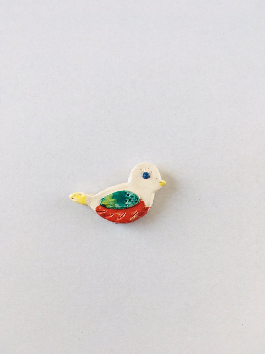 JustaArtCeramic's tweet photo. Ceramic handmade bird brooch https://t.co/rzdyOlOb8n #ceramic #brooch #clayjewelry #colorfulljewelry #claybrooch #nicejewelry #etsylithuania #pottery https://t.co/LFaH5vLNcX