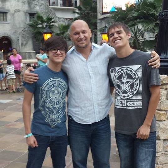 EasierToAtMe's tweet photo. My brother was an amazing person and I will always cherish him. It sucks that you left this world so early when we had so many more adventures to go on. I love you Damian. Rest In Peace my brother. I know you’ll be waiting for me on the other side. ❤️ https://t.co/eweqTUAN0N