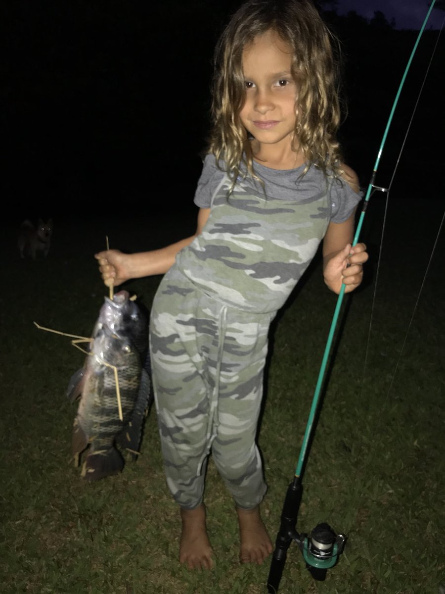 My youngest granddaughter-Lindsey, 5yrs. Old. She caught this fishing with her dad💕