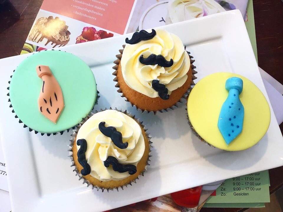 Mycakes6's tweet photo. Vandaag kan je heerlijke vaderdag sweets scoren @Mycakes6  we hebben leuke cupcakes #hazelnootschuim en biertaartjes 🍻 https://t.co/73OxIe7ZPh