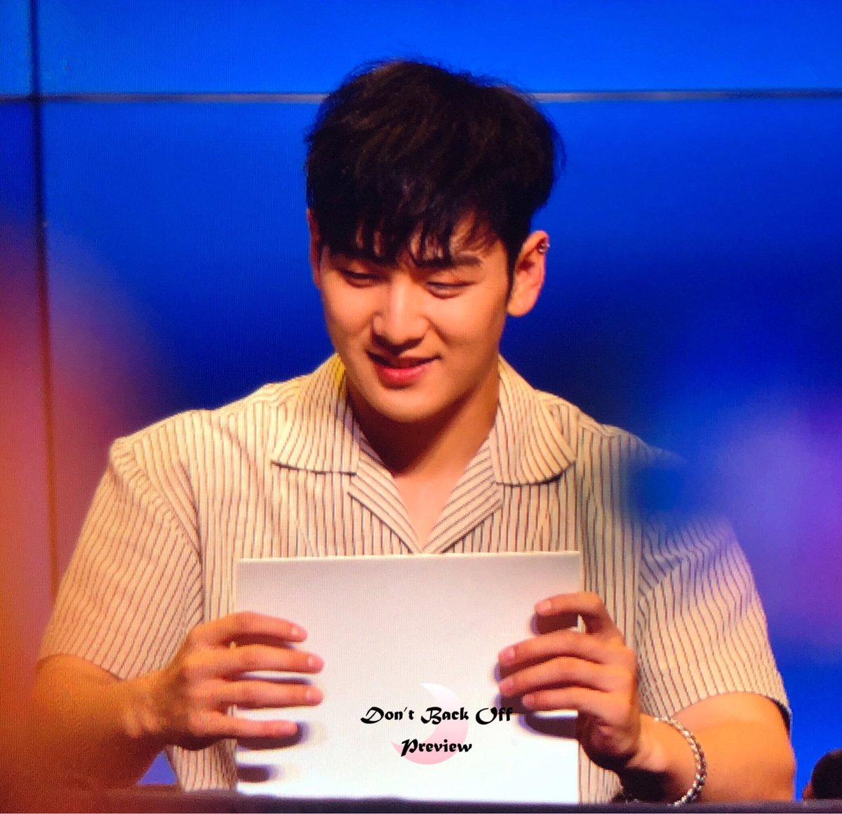 Donghocanvas's tweet photo. 강대리님 얼굴 보다보니 회의가 7초만에 끝나부려썽 https://t.co/3yzAR4Ai7G