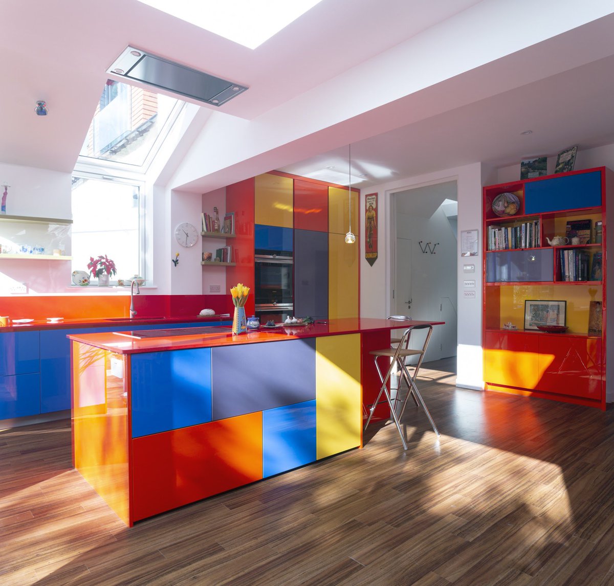 The sun is shining in this house 🌞🌞🌞
#point5kitchens #bespokekitchen #fittedkitchen #londonfurniture #kitchencountertops #rainbow #colourfulkitchen #colorful #luxuryhomes #kitchen #kitchendesign #kitchendecor #design #customcabinets #kitchencabinets #inspokitchendesign