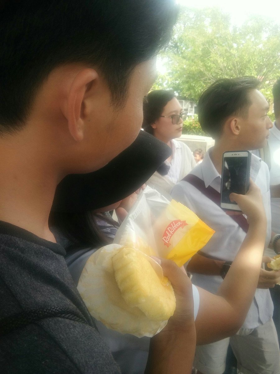 FanFornolles's tweet photo. BREAKING: Fafawuff Kumain ng buttered mamon. Yummerz 😋😋😋 https://t.co/cRqKzmeJwd