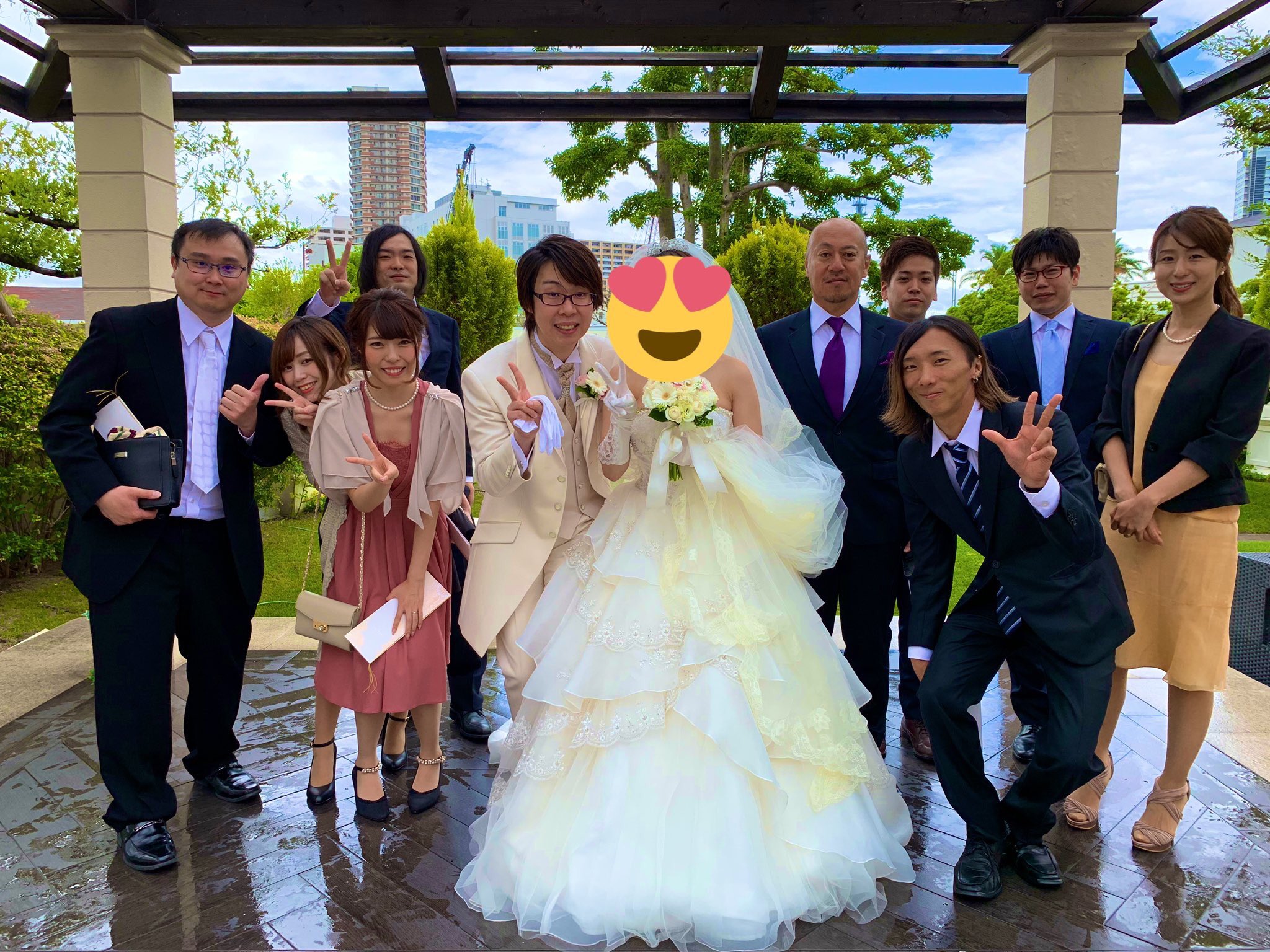 たぬかな ごーにぃの結婚式でした めっちゃよかったしスピーチとか思い出とか写真感動したし 花嫁さん美しすぎるしドレスめっちゃ似合ってて羨ましい 二次会に備えてしぇあちゃんと家で待機 T Co 3niyfsqlbs Twitter