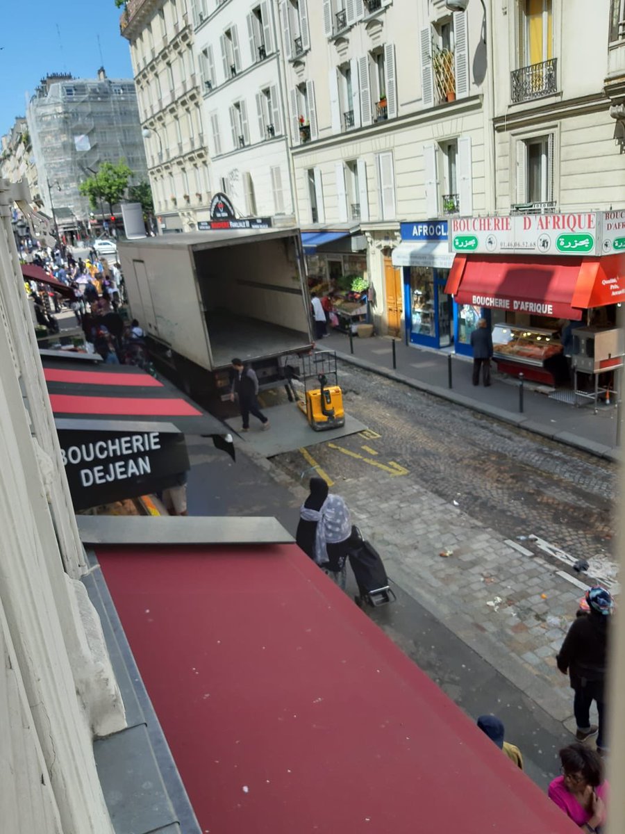 La Viedejean On Twitter Rue Poulet Livraisons Au Dela De L Horaire Et En Plein Paris Respire Mairie18paris Ericlejoindre Anne Hidalgo Https T Co Crkyso9vjy